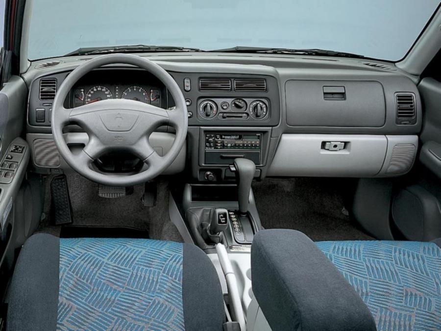  Mitsubishi Pajero Sport 1999 года  (фото 9 из 15)